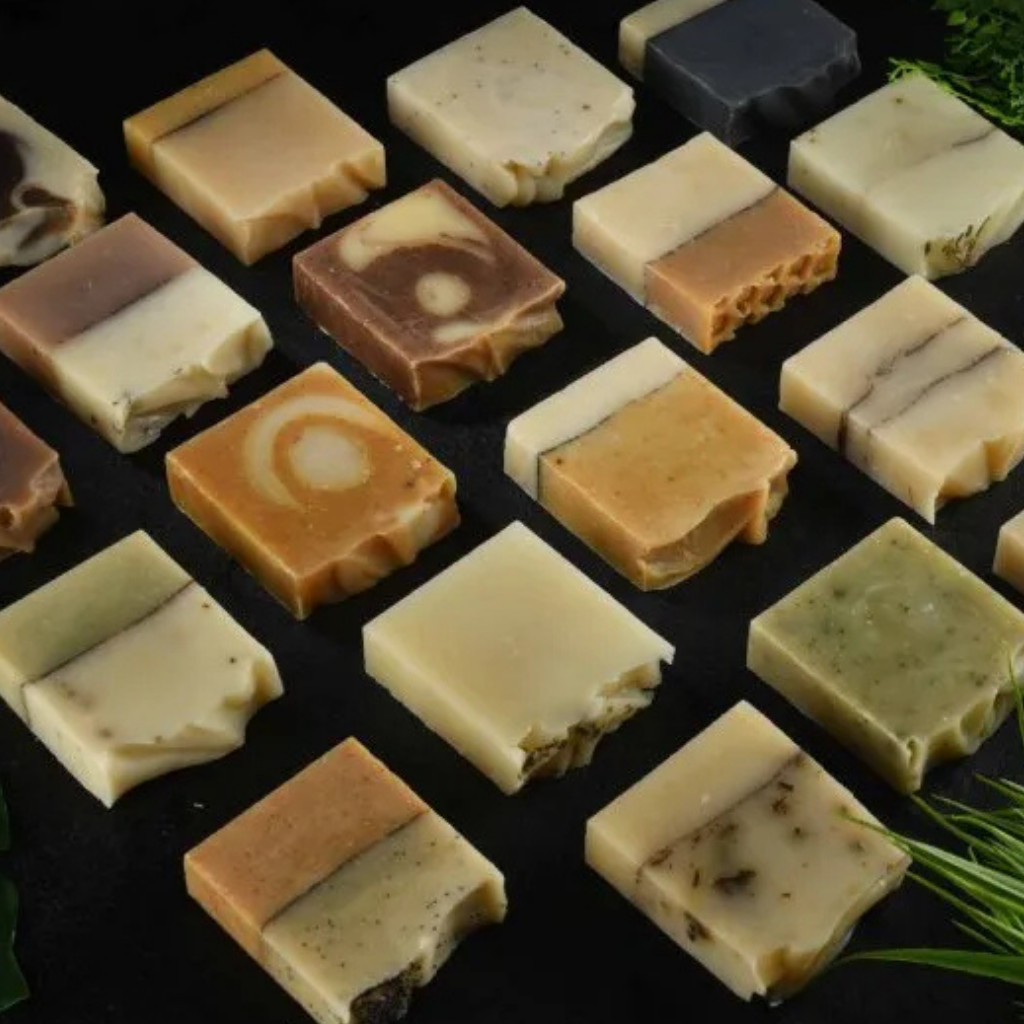 Alle Naturseifen von ASK Natural im Probier-Set.