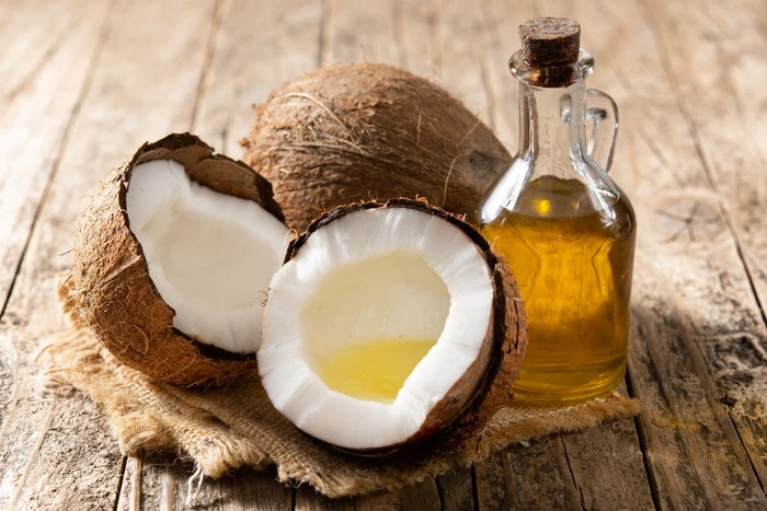 Kokosöl – wichtiger Inhaltsstoff der Naturseifen von ASK Natural. Reinigt mild, wirkt antibakteriell und schützt die Haut.