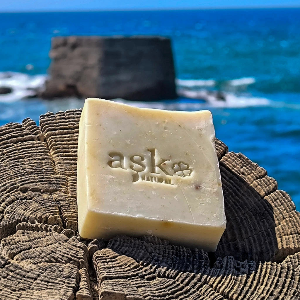 Lorbeer Seife mit Olivenöl und Lorbeeröl – natürliche Pflege für Körper, Gesicht und Haare. Seife ohne Palmöl.