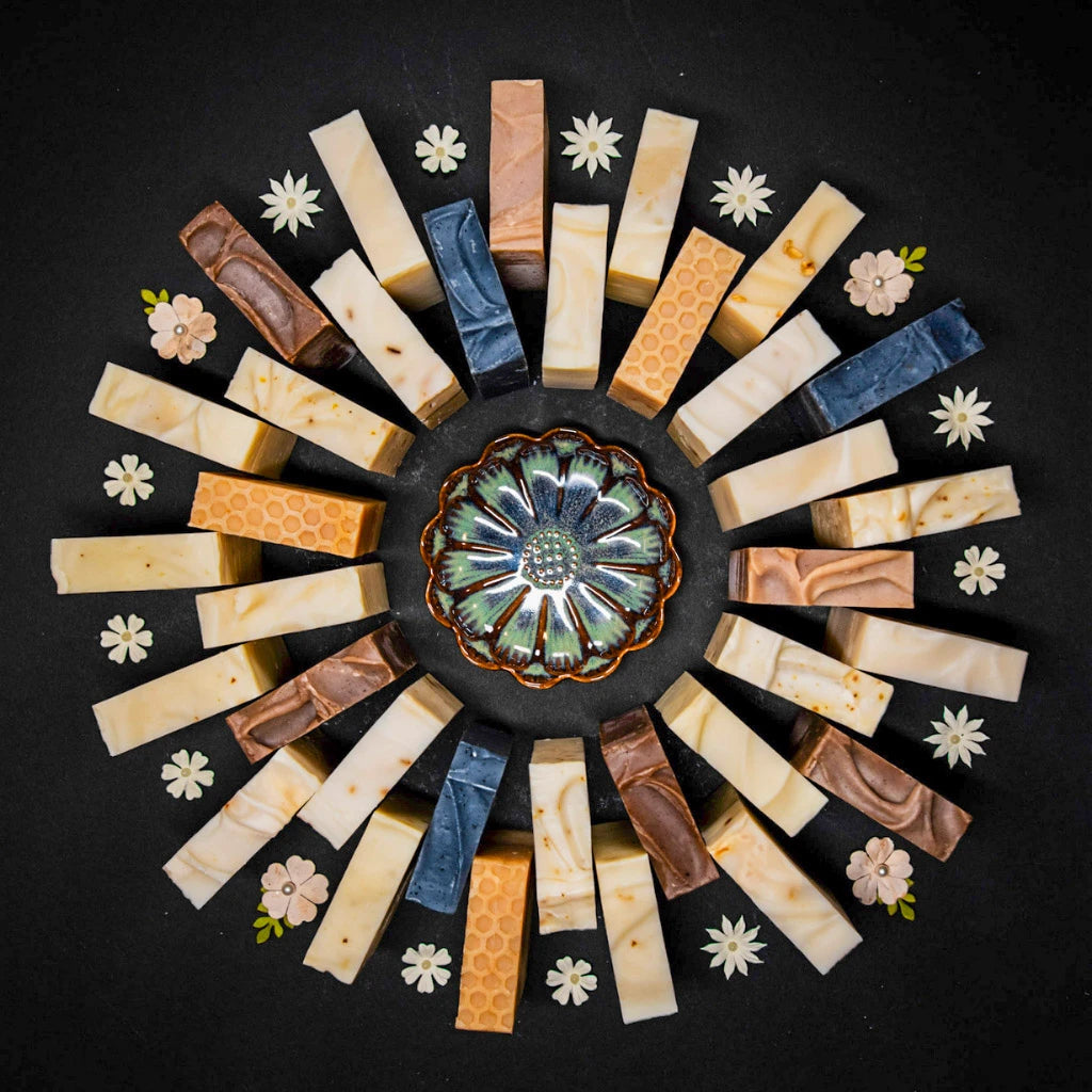 Feste Seifen ohne Palmöl - handgemacht und mit natürlichen Inhaltsstoffen - nachhaltige Körperpflege.