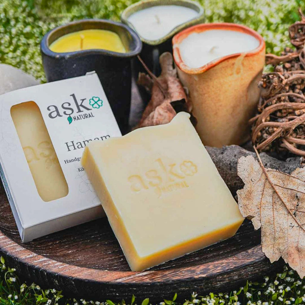 Hamam Naturseife mit Verpackung – handgemachte Olivenölseife im orientalisch inspirierten Setting.