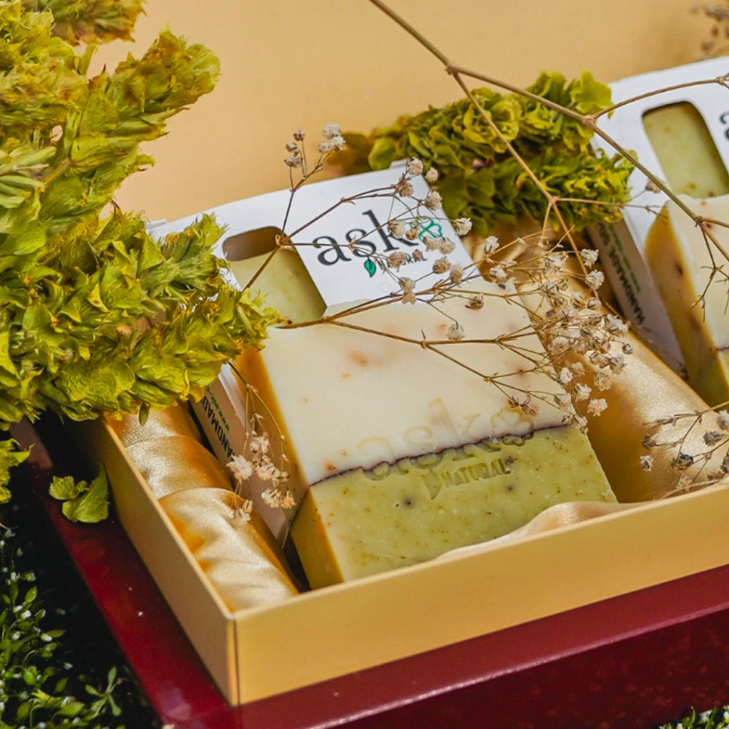 Lavendel Seife in Geschenkverpackung – handgemachte Naturseife als nachhaltiges Wellness-Geschenk.