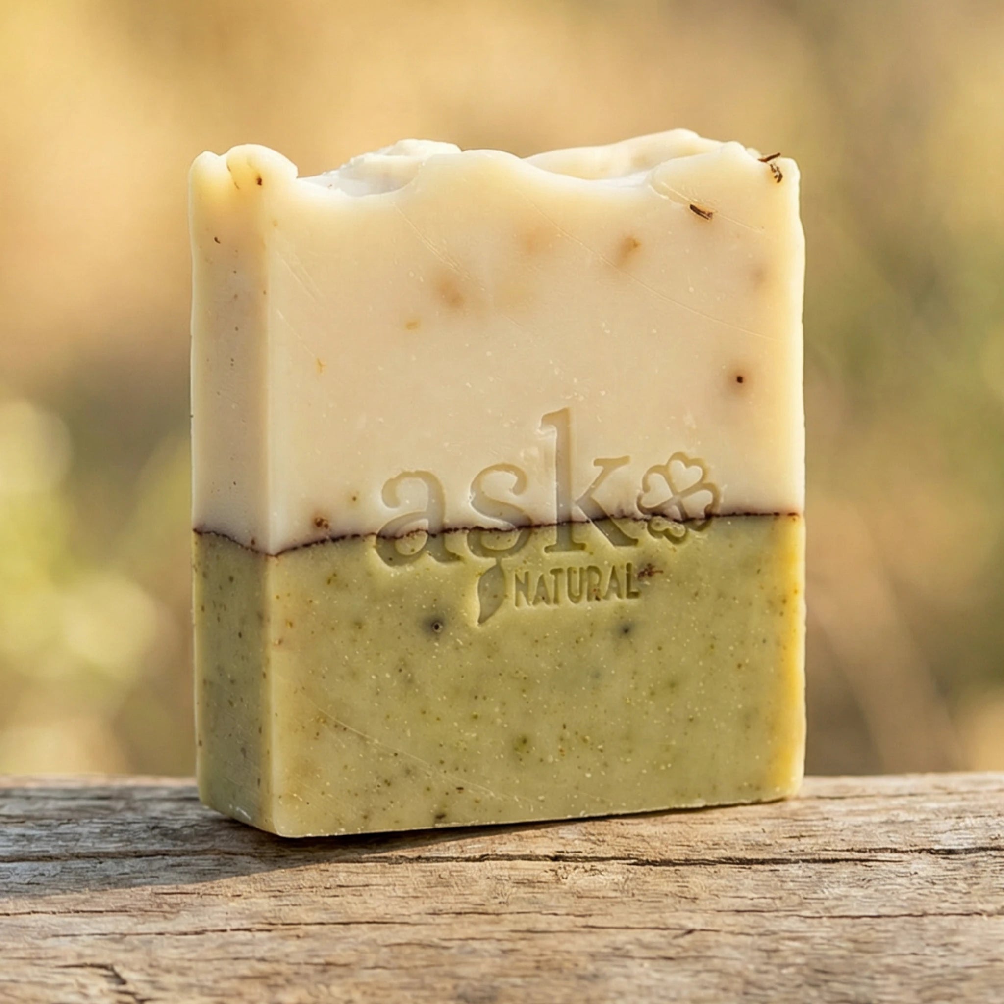 Handgemachte Lavendel Seife von ASK Natural, nachhaltig, vegan und palmölfrei hergestellt.