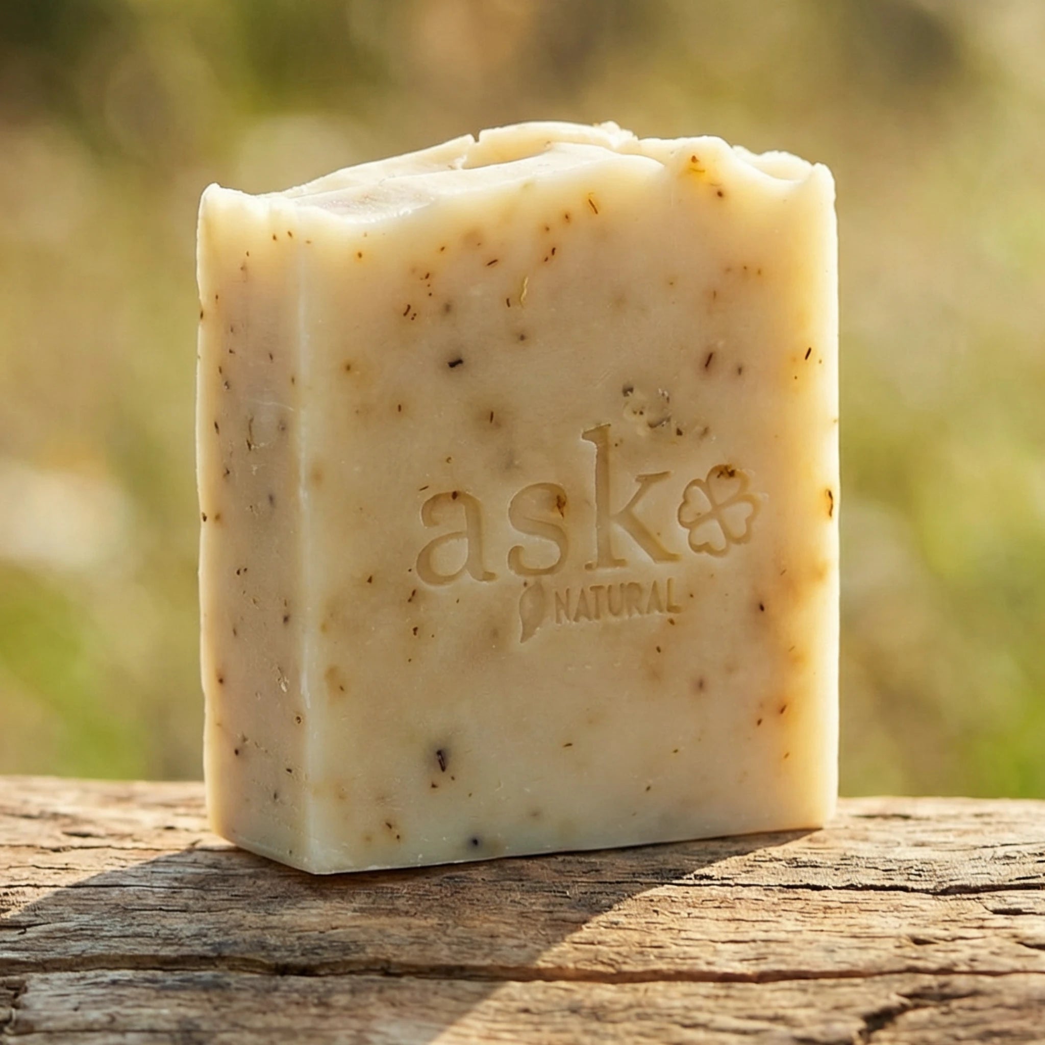 Handgemachte Rosen Seife von ASK Natural, nachhaltig, vegan und palmölfrei hergestellt.