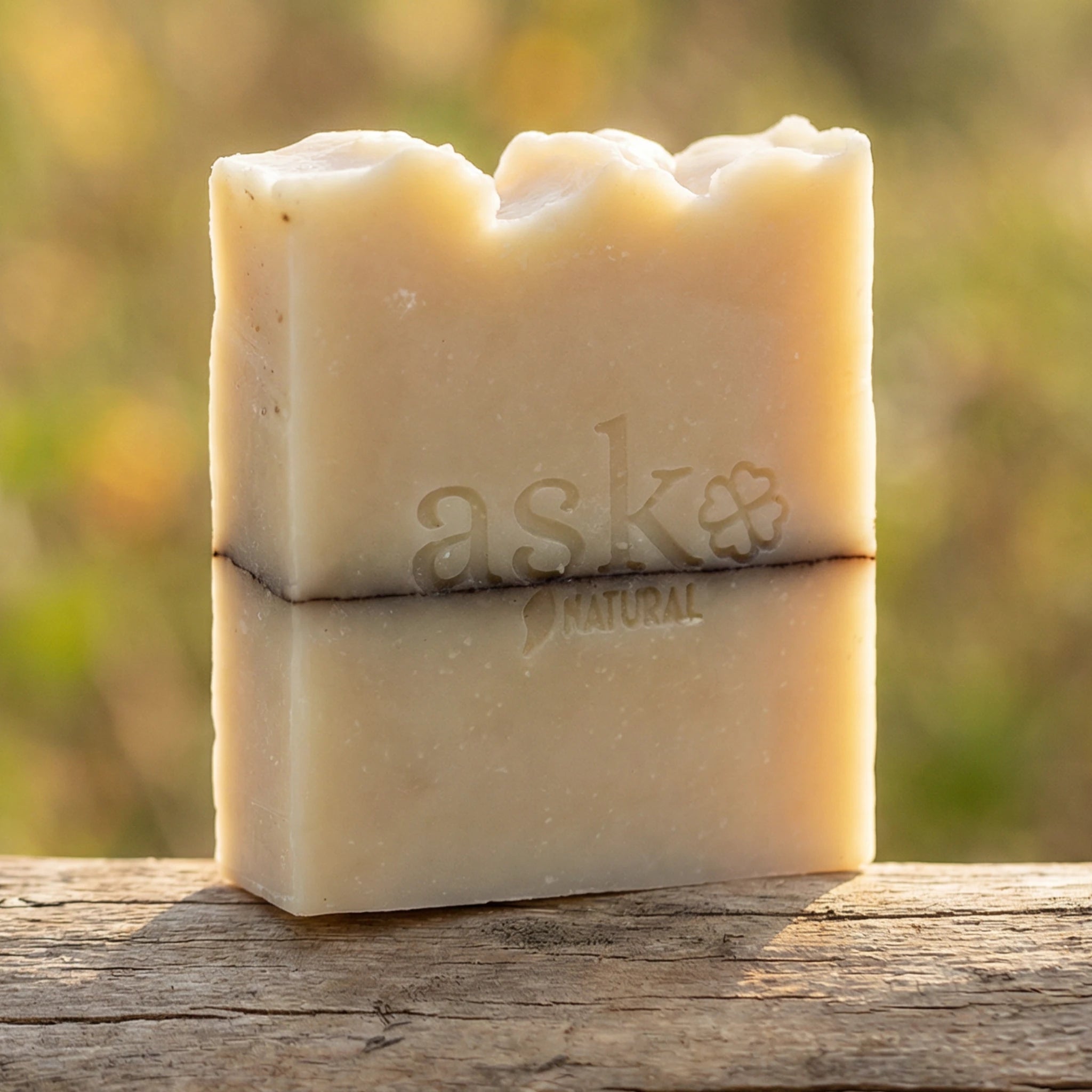 Handgemachte Sheabutter Seife von ASK Natural, nachhaltig, vegan und palmölfrei hergestellt.