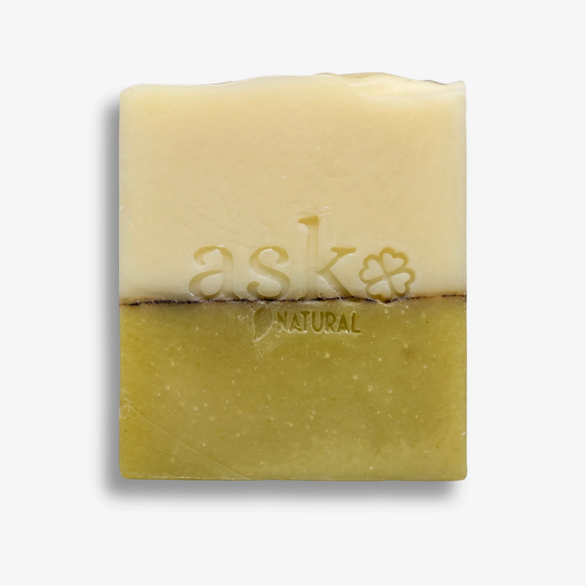 Handgemachte Teebaumöl Seife 100g von ASK Natural gegen unreine Haut und Pickel, Vorderansicht auf weißem Hintergrund.